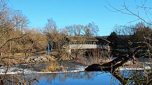 Sämtliche Brücken im Gemeindegebiet, wie hier die Holzbrücke über die Donau am Immendinger Wehr, werden wieder einer Hauptprüfung ...