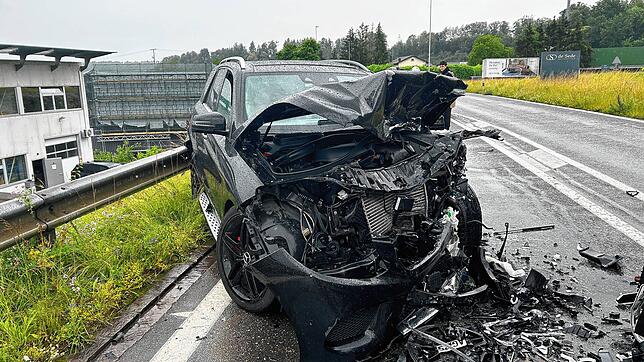 Fünf Personen wurden bei einem Unfall bei Koblenz schwer verletzt.