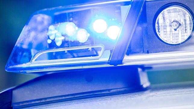 Spezialeinsatzkräfte holten den Mann aus seiner Wohnung und brachten ihn in ein psychiatrisches Krankenhaus. (Symbolbild)