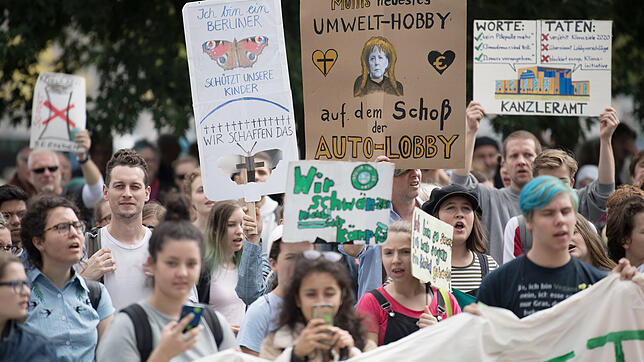 Bislang fehlt den Klimastreiks die aktive Rückendeckung der Erwachsenen. 200 Organisationen haben dazu aufgerufen, sich dem Protest der ...
