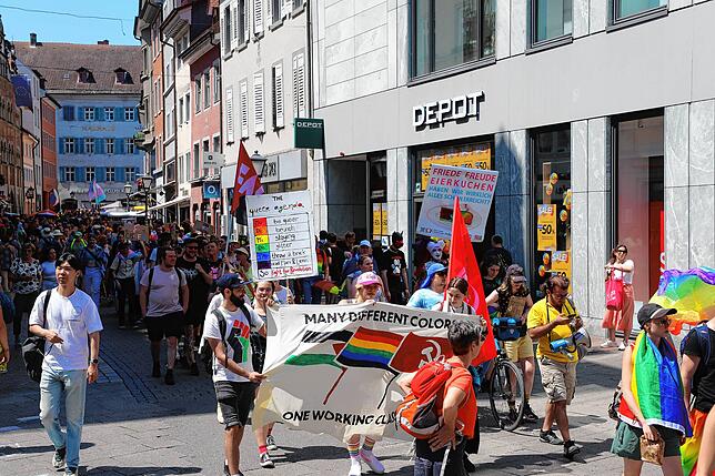 Bild 18: Ein bunter Protestzug zieht durch Konstanz und Kreuzlingen
