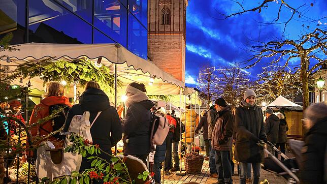 Über einen guten Zulauf trotz zwischenzeitlich schlechtem Wetter konnten sich die Standbetreiber beim Radolfzeller Christkindlemarkt freuen.