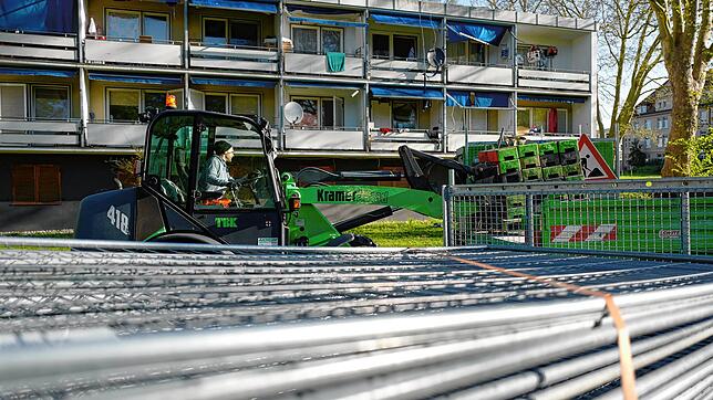 Der Zaun ist wieder weg: Wie von der Stadt Konstanz angekündigt, haben Mitarbeiter der Technischen Betriebe die Absperrung um die ...