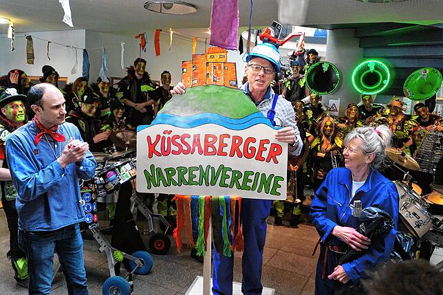Rückblick auf 2020: Damit Bürgermeister Manfred Weber (Mitte) nach der Machtübernahme nicht ohne Arbeit da stand, durfte er bei dem ...