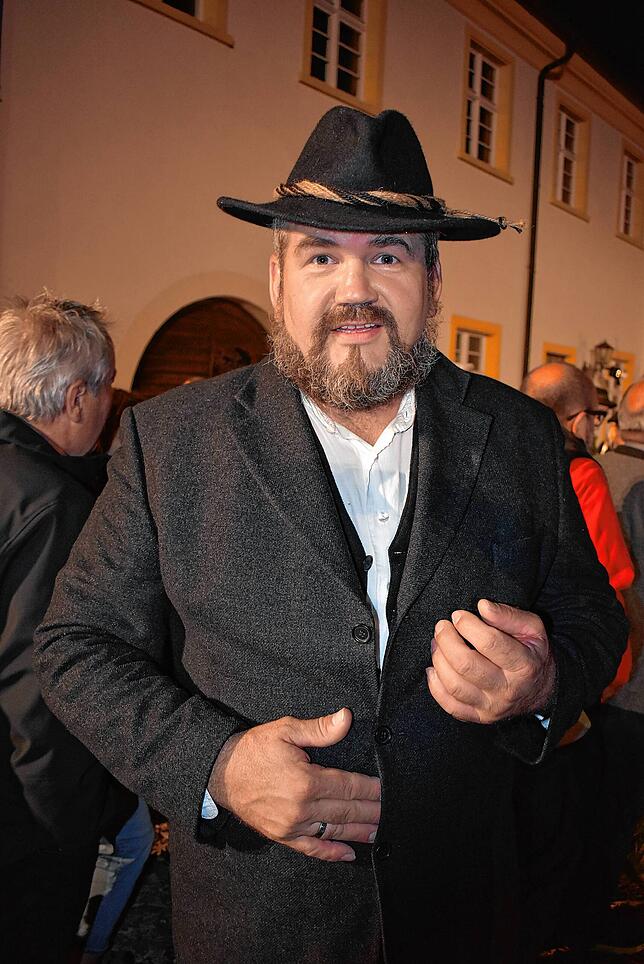 Manfred Brutschin aus Berau schlüpfte in vier verschiedene Rollen.