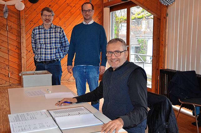 Josef Schandl, Simon Pfluger und Thomas Braun (von links) haben am Sonntagvormittag im Ittendorfer Bürgerhaus für den ordnungsgemäßen ...