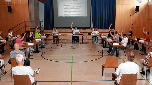 Einstimmig votiert der Gemeinderat Unterkirnachs für das Angebot an den Förderverein Aqualino, das Hallenbad mit einem Zuschuss der ...