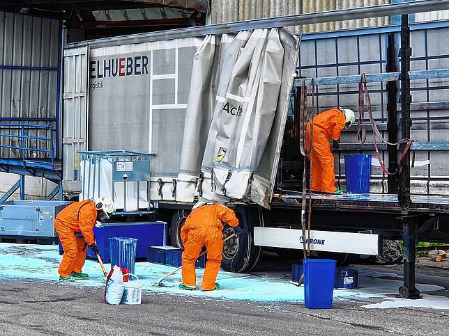 Bild 6: Gefahrgutunfall in Dogern: Feuerwehr-Großeinsatz im Industriegebiet – alle Bilder vom Einsatz