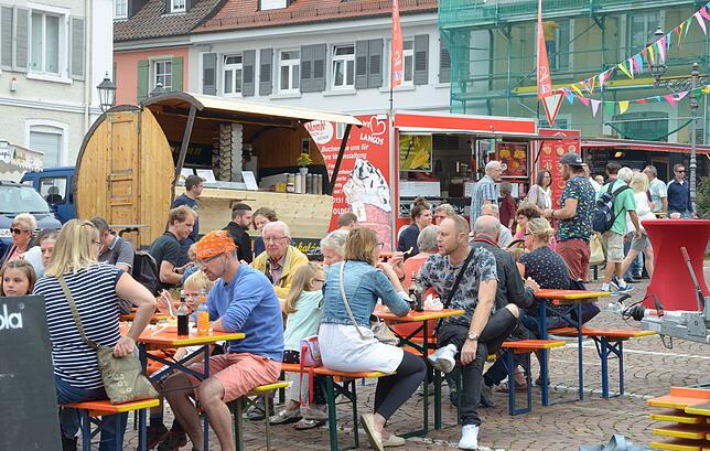 Bereits am Samstag haben zahlreiche Markdorfer den Street Food Markt besucht.
