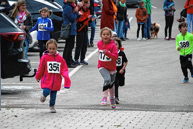 Bild 5: Bilder und Eindrücke vom 15. Sport Weiß-Lauf in Königsfeld: Ein unvergessliches Event