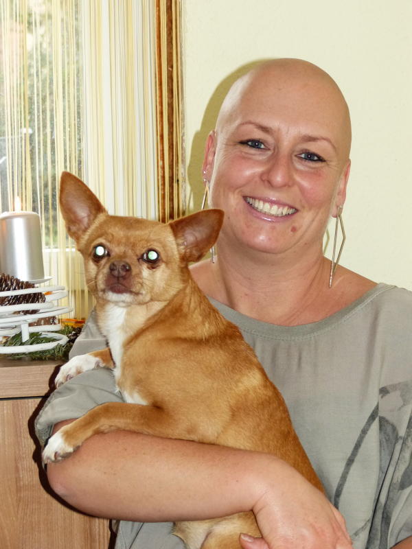 Antje Eckert, Hundehalterin aus Unteruhldingen, mit Sandy. Bild: Christiane Keutner