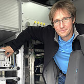 Nachrichtentechniker Frank Schwarz ist bei der Prüf- und Messstelle Konstanz von der Bundesnetzagentur beschäftigt. In der Regel ...