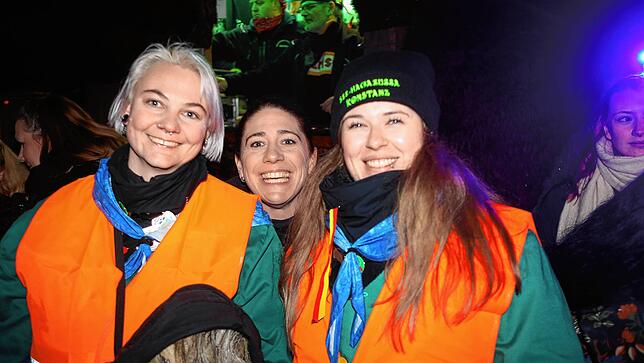 Bild 22: Mit dem Butzenlauf wird die Straßenfasnacht eingeläutet