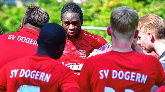 Neue Aufgabe: Paul Mendy (28) kam vom SV 08 Laufenburg zum SV Dogern und bildet beim B-Kreisligisten als Spielertrainer mit Stefan ...