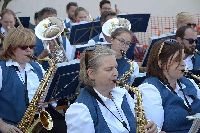 Wie in jedem Jahr hat die Stadtkapelle auch dieses Mal das Pfarrfest musikalisch begleitet. Bild: Jörg Büsche