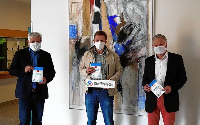 Die Donaueschinger Firma Stoff Palette spendete 100 FFP2-Masken der Nachsorgeklinik Tannheim. Stoff-Palette-Geschäftsführer Bernd ...