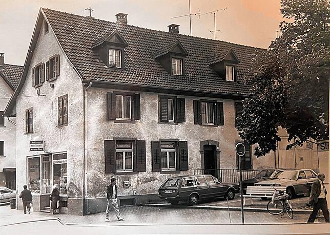 1987: Auch dieses Geschäftshaus am Taschulplatz musste der Neugestaltung weichen. An dieser Stelle ist heute die Einfahrt zur Tiefgarage.