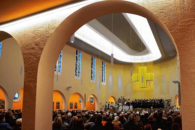 Bild 17: Die schönsten Bilder der Feier der Altarweihe in der Kirche St. Oswald in Stockach (Teil 1)