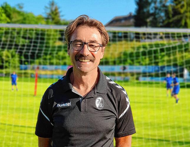 Auf dem Fußballplatz oder in der Halle kann Rolf Dietrich derzeit nicht, um Talente auszubilden. Während des Lockdowns arbeitet der ...