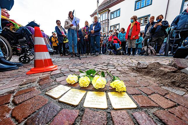 Bild 10: Nun liegen sie auch in VS: Die ersten 18 Stolpersteine zum Gedenken an Villinger Juden sind am Mittwoch verlegt worden