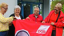 Sind startklar für den 1. Mai: Hans-Peter Menger und Ursula Hanser (rechts) sowie Katrin Brüggemann (links) und Elke Cybulla.