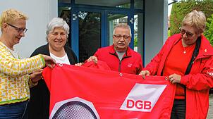 Sind startklar für den 1. Mai: Hans-Peter Menger und Ursula Hanser (rechts) sowie Katrin Brüggemann (links) und Elke Cybulla.