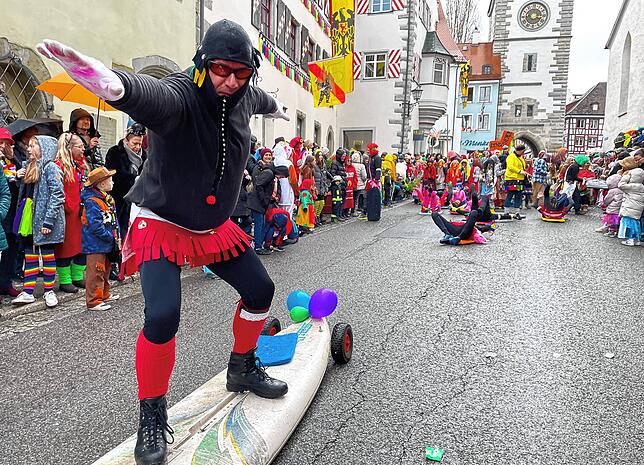 Bild 23: Tolle Stimmung beim Sonntagsumzug der Überlinger Narrenzunft &ndash; Teil 2