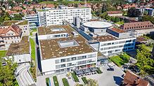 Klinikum Konstanz und die orthopädische Fachklinik Vincentius sind unter einem Dach in einem hochmodernen Gebäude untergebracht.