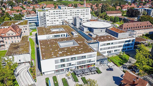 Klinikum Konstanz und die orthopädische Fachklinik Vincentius sind unter einem Dach in einem hochmodernen Gebäude untergebracht.