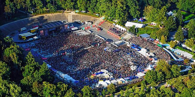 (Archivbild) Der Blick von oben ins Bodenseestadion zeigt, wie gut Besucht das eintägige Festival 2013 war.
