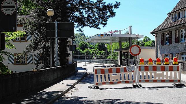 Der geschlossene Grenzübergang von Küssaberg-Rheinheim nach Bad Zurzach im Mai 2020.