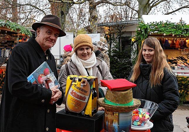Bild 18: Hincooker auf dem Weihnachtsmarkt: Weihnachtsmann, Taschengeld vom Franz und 2000 Euro Spenden