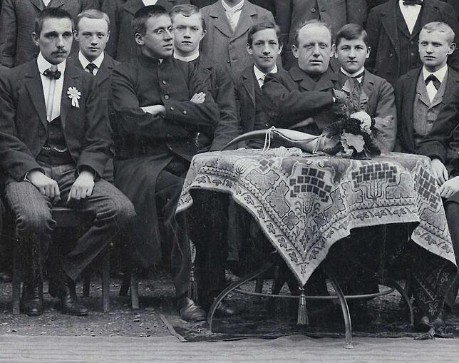 Arthur Allgeier und Mitglieder des katholischen Gesellenvereins Wehr 1904 (von links): Otto Schenz, Arthur Allgeier und Pfarrer Josef Ruf.