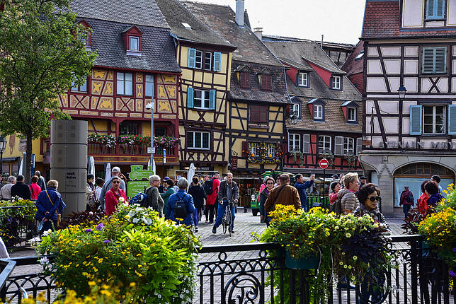 Das Städtchen Colmar ist mit seinen Fachwerkhäusern und Gebäuden aus verschiedenen Epochen hübsch anzusehen.