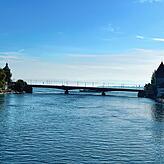 Auf der alten Rheinbrücke wehen zur Zeit keine Nationalflaggen.