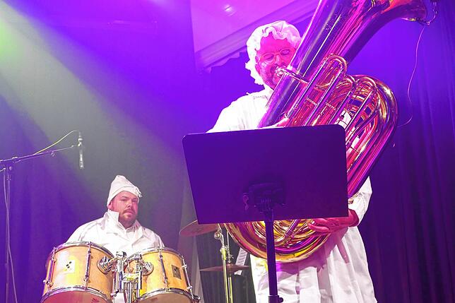 Bild 34: Buäbä & Maidli begeistern während dem 24. Showkonzert der Feuerwehrkapelle Pfohren das Publikum