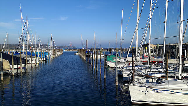 Dieses Bild aus Konstanz steht symbolisch für alle 18 an der "Initiative Seebrücke" beteiligten Kommunen: Sie wollen ein sicherer Hafen ...