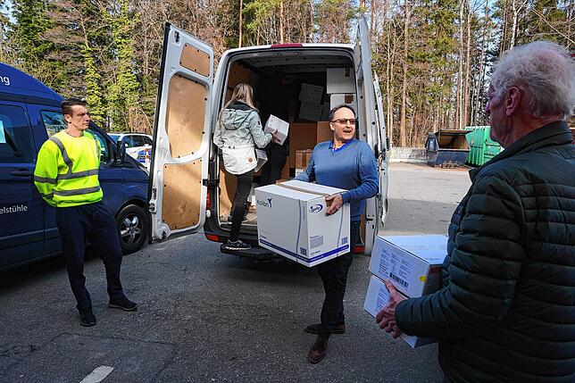 Der dritte Transport „von Klinik zu Klinik“ in Friedrichshafen zum Militärkrankenhaus in der Westukraine ist fast fertig ...