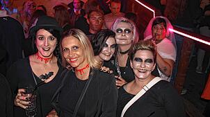 Gruselige Verkleidungen sind an Holloween Pflicht! Unser Bild stammt aus dem Jahr 2017, als über 600 Besucher auf der der ...