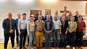 Der in der Gründungsversammlung gewählte Vorstand des Vereins zur Erhaltung der Brunnenkapelle und der kirchlichen Gebäude in Hattingen. ...