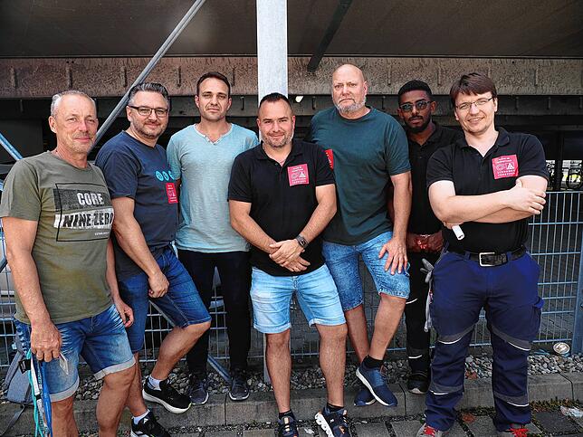 Sie arbeiten gerne in der Produktion von Körber, haben jetzt aber große Angst um ihre Jobs: Uwe Über, Roland Mendzigall, Christian ...