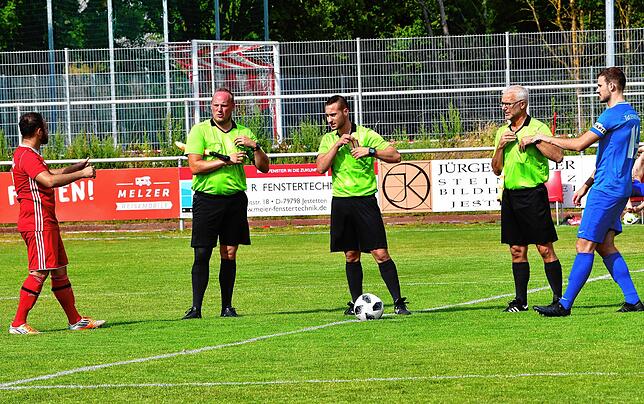 Bild 1: SV Jestetten qualifiziert sich durch ein 5:0 gegen den TuS Efringen-Kirchen für die Hauptrunde im SBFV-Rothauspokal &ndash; und wir haben Bilder!