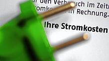 Der Blick auf die Stromrechnung versetzt viele Kunden derzeit in Hochspannung.