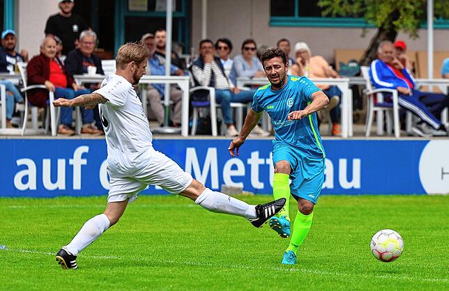Bild 2: Ü40-Männer des FC Radolfzell stehen nach 6:0 gegen Pfaffenweiler/Ehrenkirchen im Verbandspokalfinale