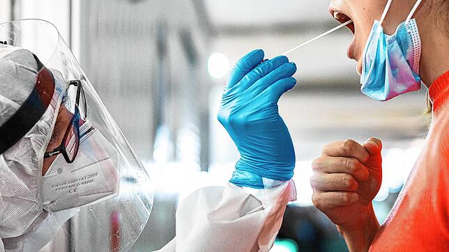 Das Corona-Virus ist im Kreis Lörrach auf dem Vormarsch. Am 20. Oktober wurde der Grenzwert von 35 bei der 7-Tages-Inzidenz überschritten.