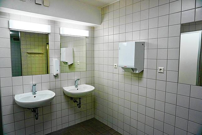 In der Bodenseesporthalle hat die Stadt in den vergangenen Jahren bereits in die Haustechnik sowie in die Sanitär-und Umkleideräume ...