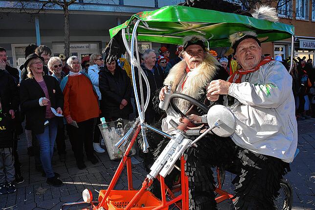 Bild 28: In Bad Dürrheim herrscht am Fasnetmentig beste Feierlaune (3)