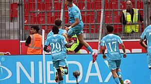 Hoffenheim jubelt über das Tor zum 2:1.