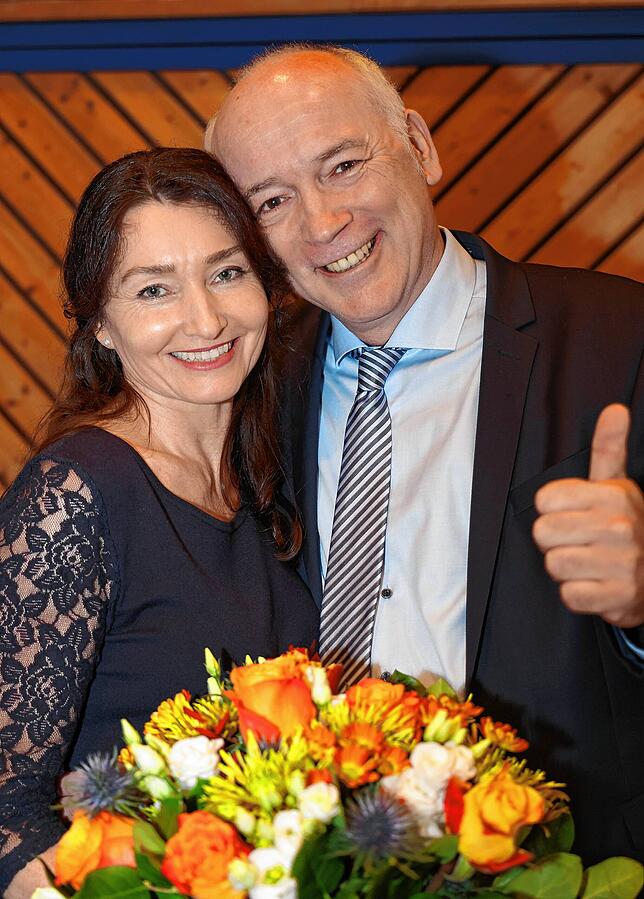 Carola und Jürgen Maas im Glück: Er wird der neue Bürgermeister in Gaienhofen und das Paar kann endlich an den Bodensee ziehen.
