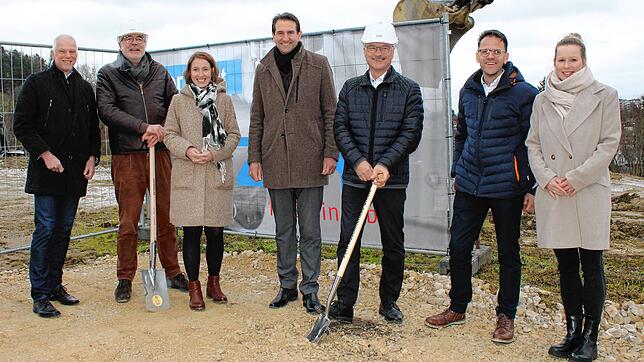 Hermann Püthe (Inhaber Zorn Maschinenbau GmbH und Geschäftsführer der Mutterfirma Inpotron Schaltnetzteile GmbH), Architekt Joerg ...